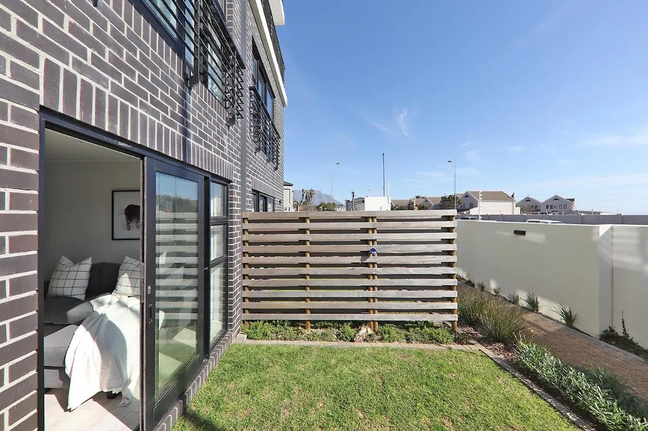 002 Burmesiter On Park- 2 Minute Walk From The Beach Cape Town