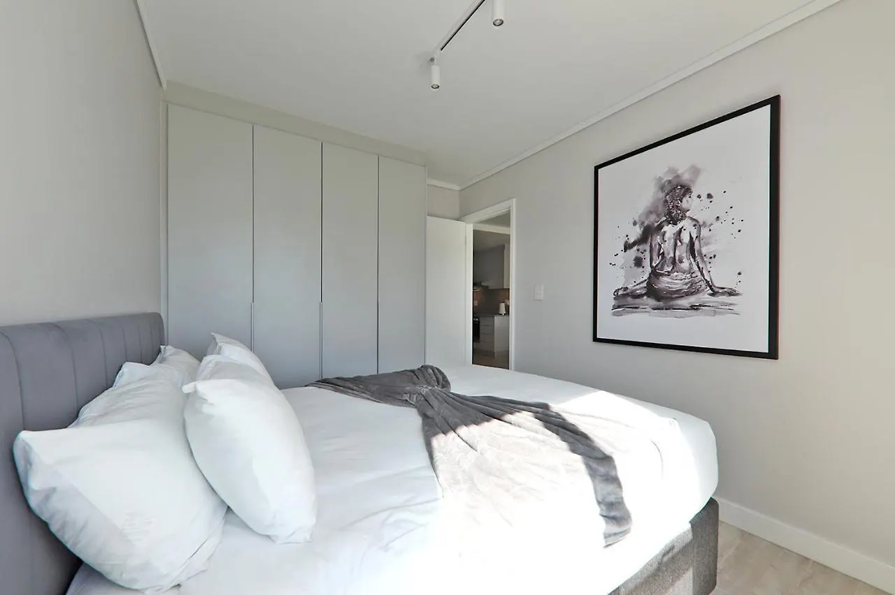002 Burmesiter On Park- 2 Minute Walk From The Beach Cape Town