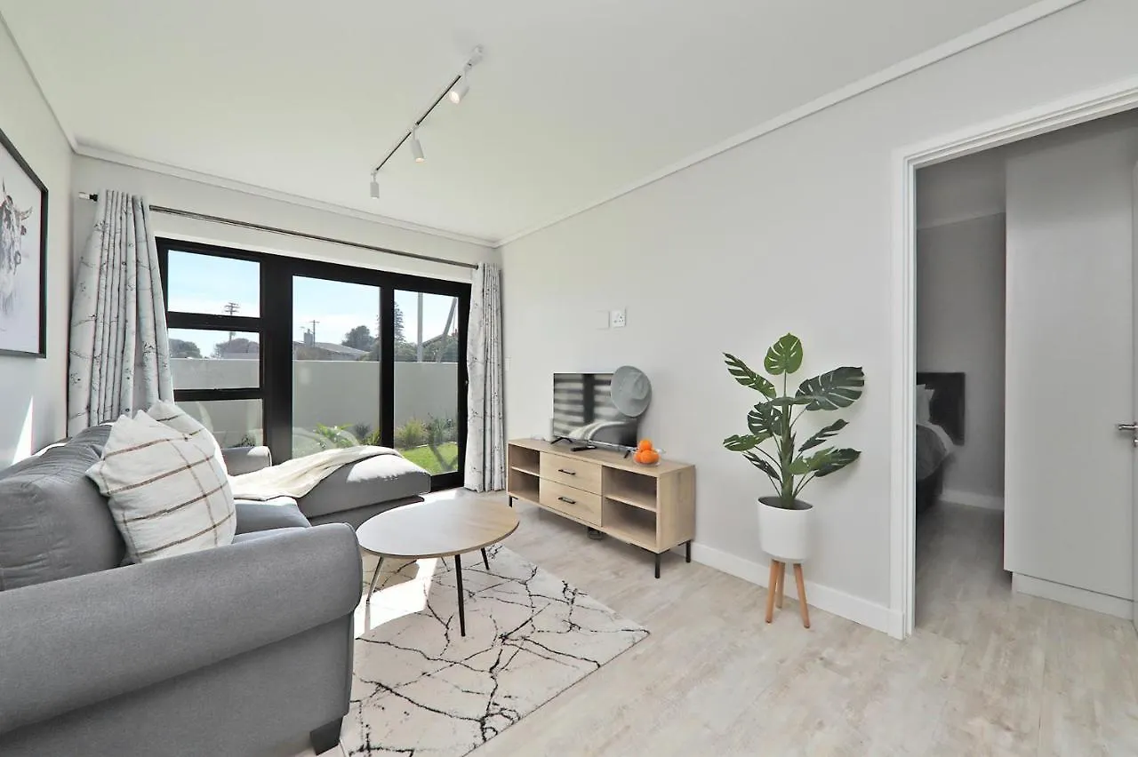 Daire 002 Burmesiter On Park- 2 Minute Walk From The Beach Cape Town